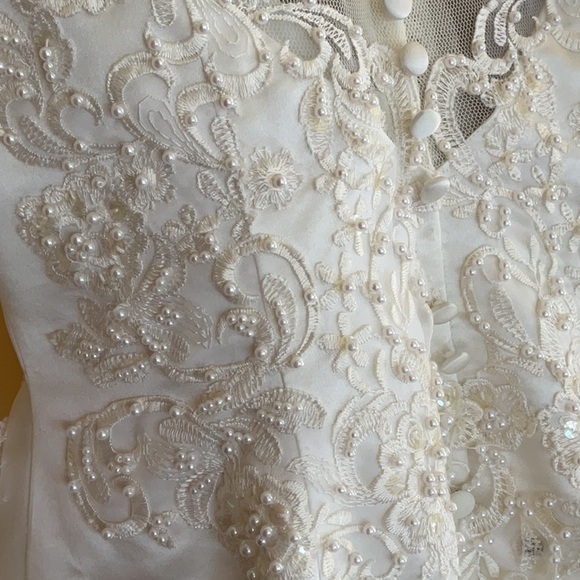 Stunning Vintage Custom Wedding Dress - Picture 11 of 12